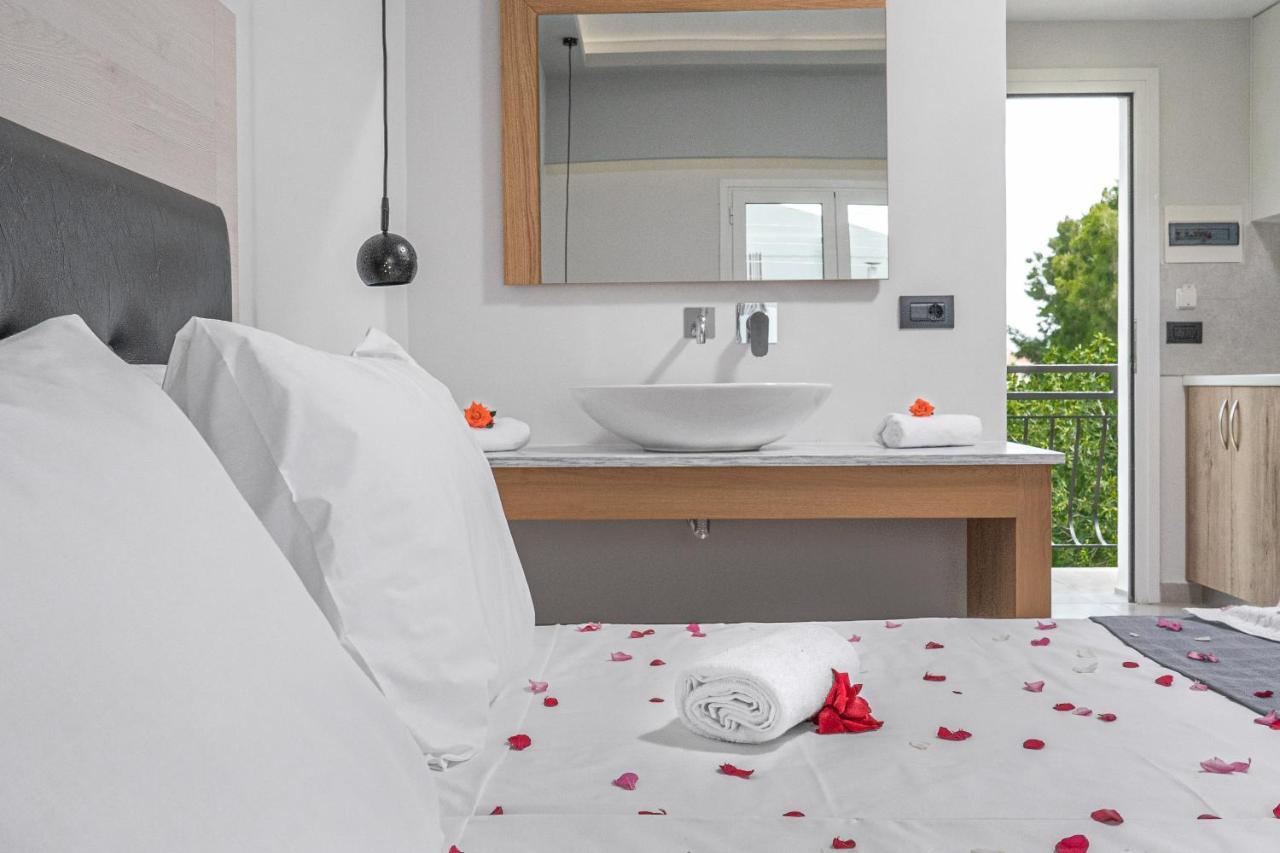 Breeze Luxury Rooms Лаганас Екстериор снимка